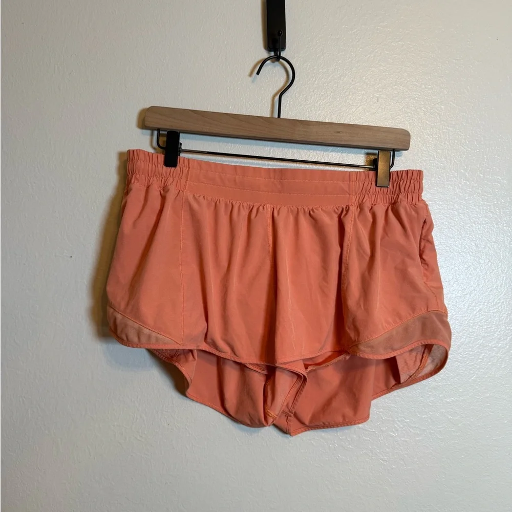Lululemon Hotty Hot Low-Rise‎ Lined Short 2.5